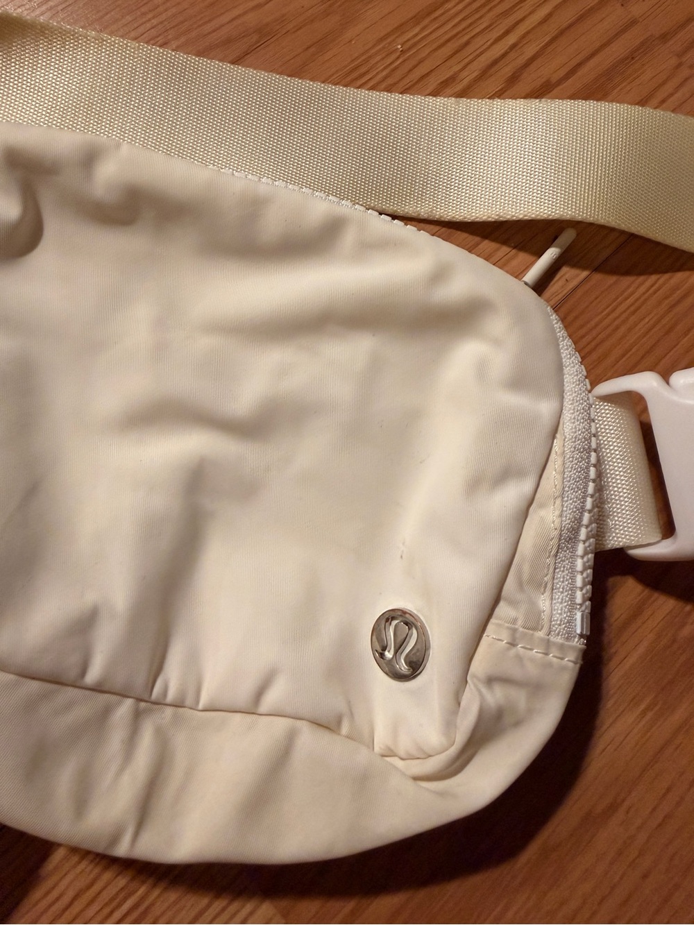 lululemon White Crossbody Belt Bag - Picture 4 of 4